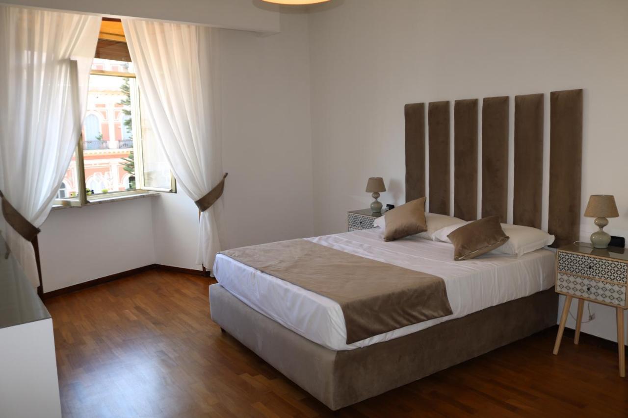 Neapolis Life Naples